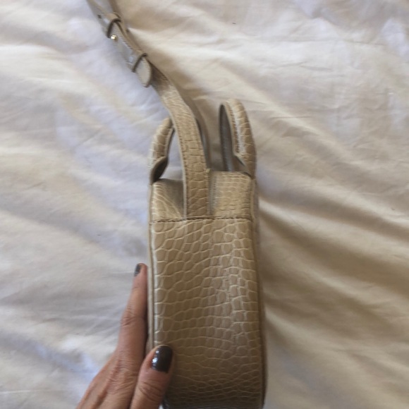 Circle crossbody handbag, croc embossed pvc - Picture 4 of 4